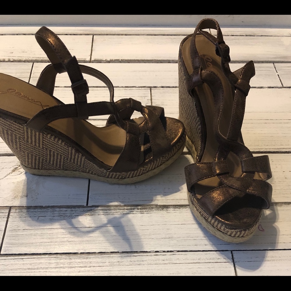 Wedge Sandals - Picture 3 of 4